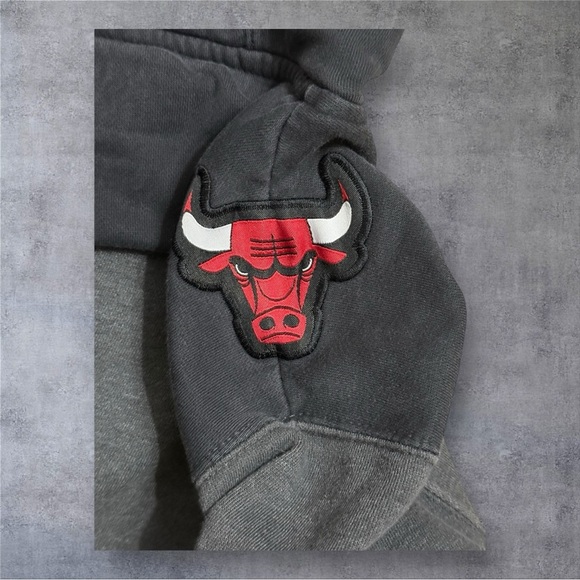 Men's Chicago Bulls Majestic Charcoal/Black Double Minor Pullover Hoodie - Sz M - Picture 4 of 5